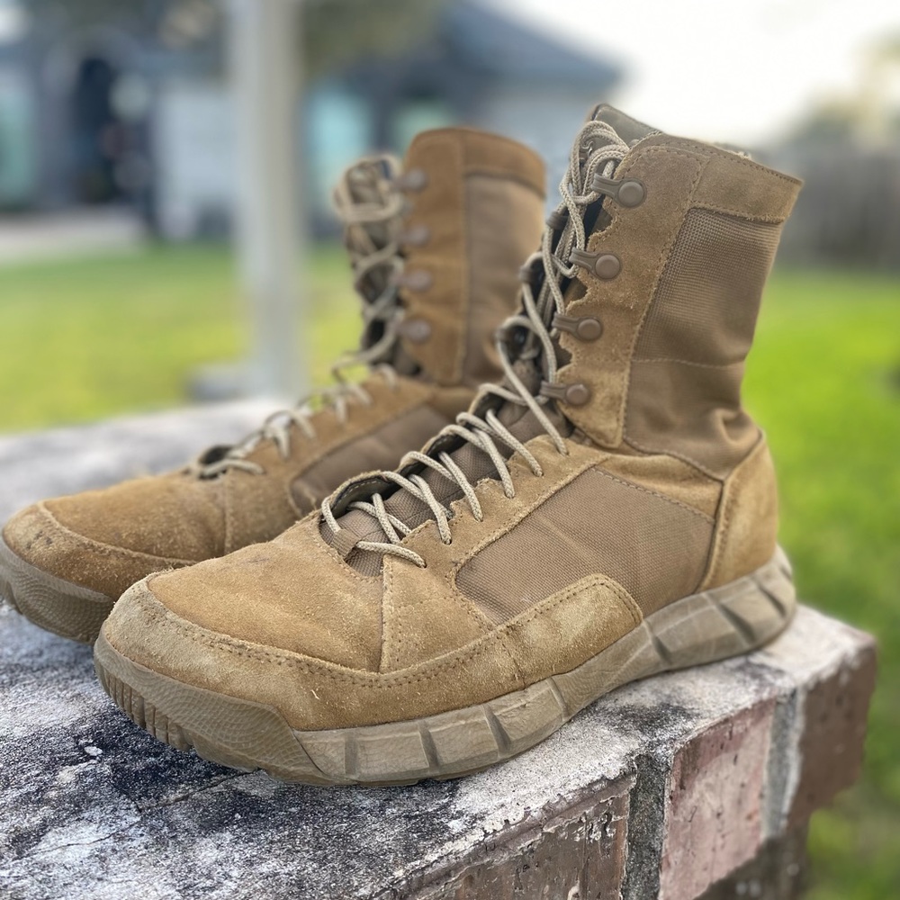Oakley light assault 2 Mens size 9.5 boots brown tactical combat shoes